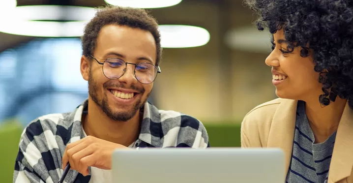 peer-to-peer-recognition-programs-drive-roi