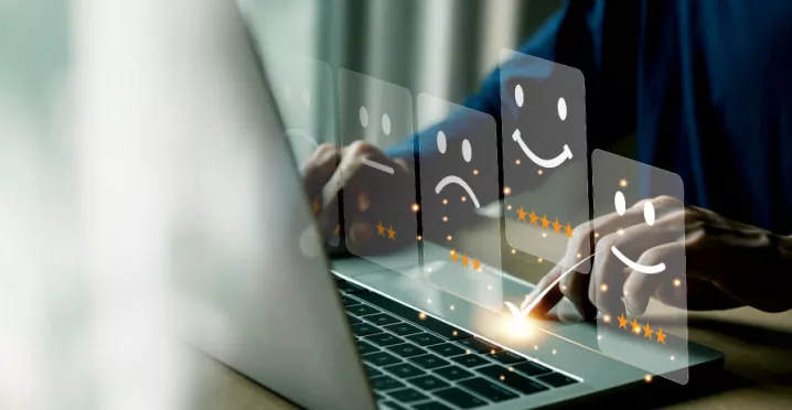 Employee sharing their thoughts and feelings in a HR survey on their laptop