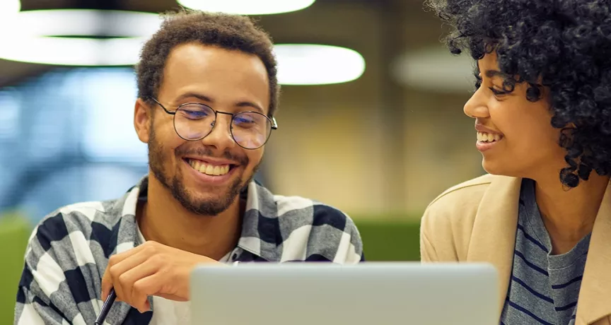 peer-to-peer-recognition-programs-drive-roi