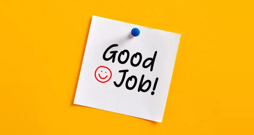 Peer-to-peer recognition message that says "Good Job!" on a sticky note