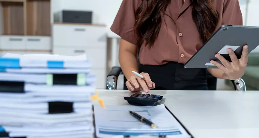 employee calculating recognition data